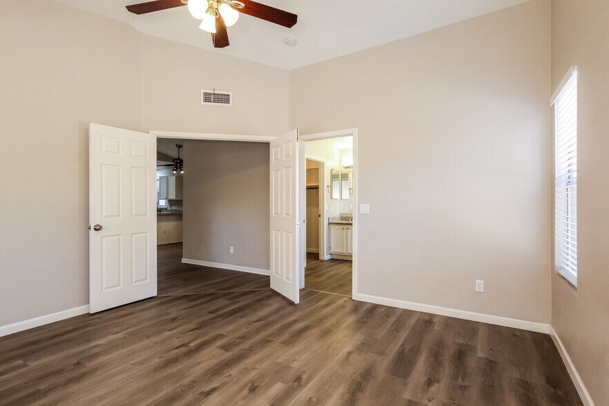 Building Photo - 7522 W Kerry Ln