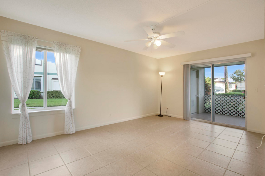 Master bedroom - 6272 Chasewood Dr