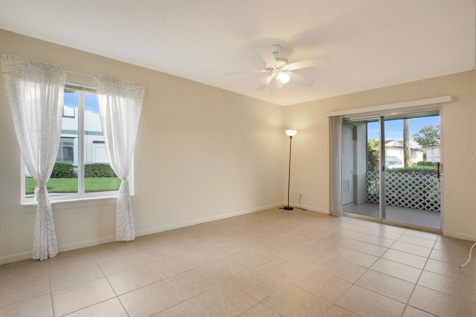 Master bedroom - 6272 Chasewood Dr
