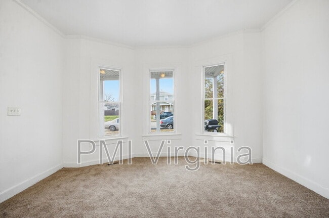 Building Photo - 36 Cedar Ave