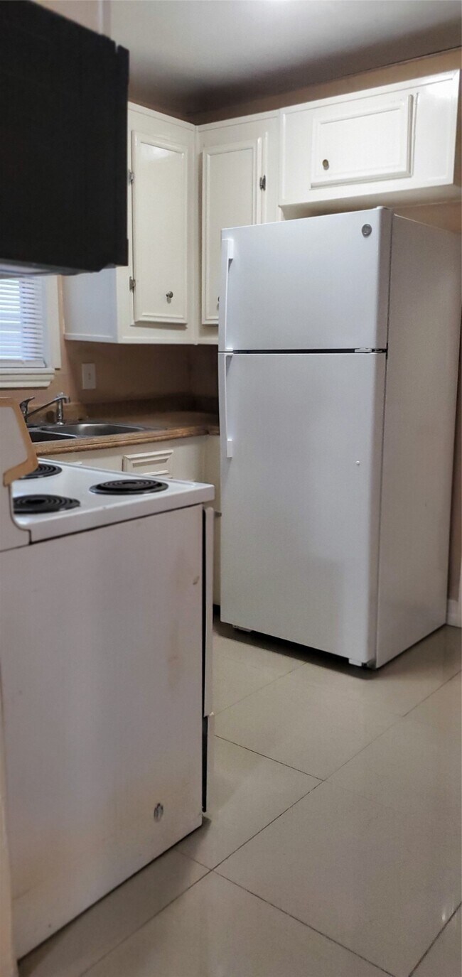 Building Photo - 4714 Sharon St