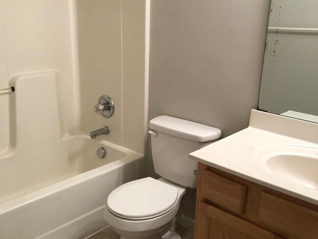 Building Photo - 2268 White Alder Dr NE