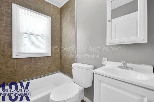 Building Photo - 1097 E 21st Ave