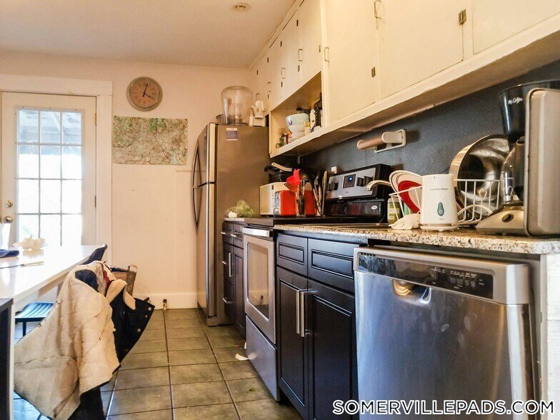 Building Photo - 197 College Ave