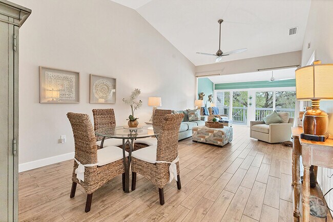 Building Photo - 513 Woodstork Cir