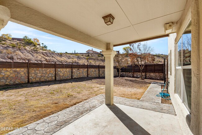 Building Photo - 1450 Senda Del Sol Ln