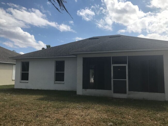 Building Photo - "Charming 3-Bedroomt with 2 Full Baths in Kissimmee – Your Spacious 1,839 Sq Ft Sanctuary Awaits!...