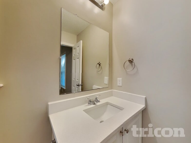 Building Photo - 125 Pinto Dr