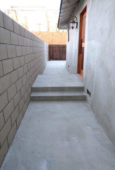 Building Photo - 3547 E Green St