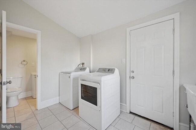 Building Photo - 6328 N Beechwood St