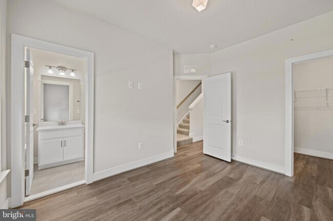 Building Photo - 148 Stowe Dr