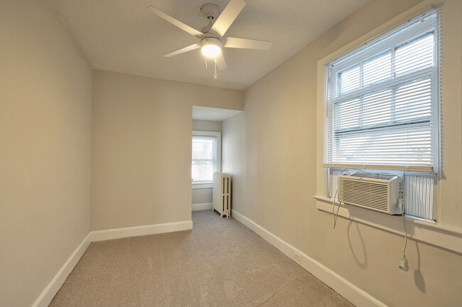 Building Photo - Great 4 Bedroom in 16th st Heights