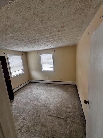 Building Photo - 562 Lake Ave