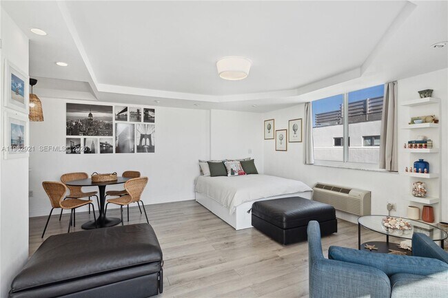 Building Photo - 1255 Collins Ave