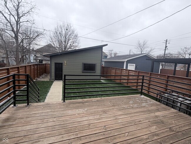 Building Photo - 656 N Beville Ave