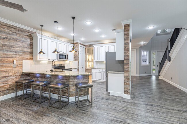 Building Photo - 1330 Mariposa Cir