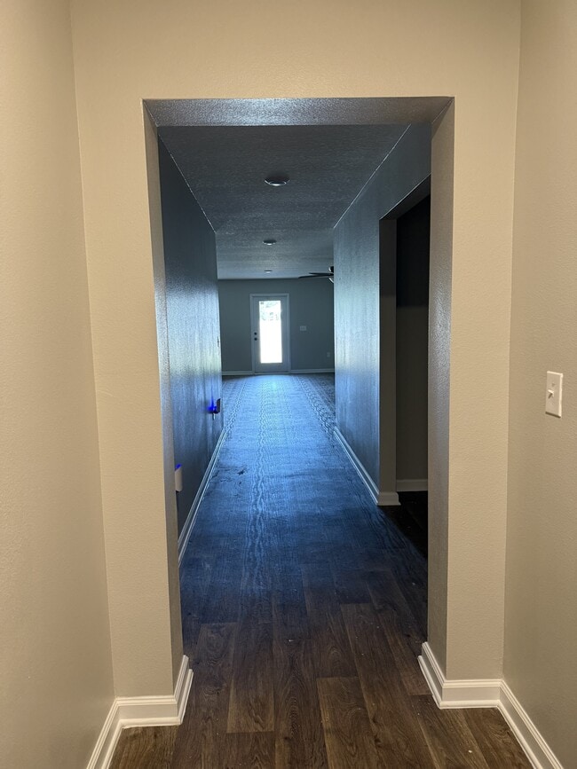 Building Photo - 1004 Limpkin St