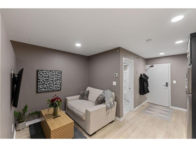 Building Photo - 20 NE 2nd St