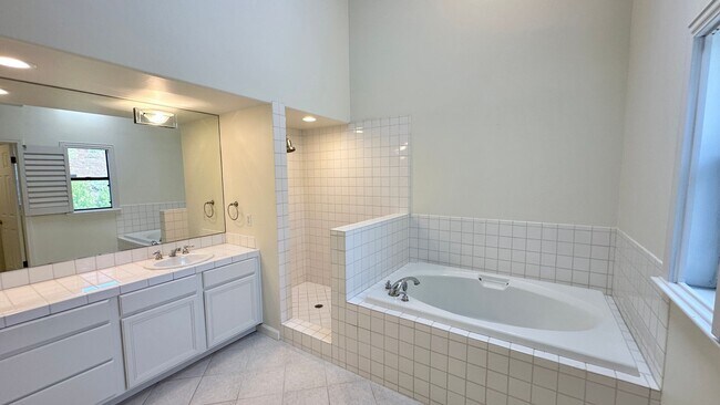 Building Photo - Spacious 4-Story Townhouse with Panoramic ...