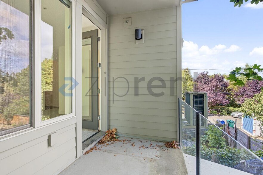 Building Photo - Unit D