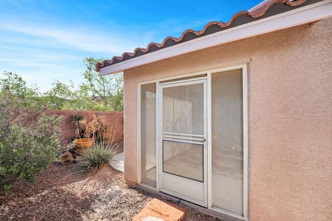 Building Photo - 3 BEDROOM SINGLE STORY IN HENDERSON!