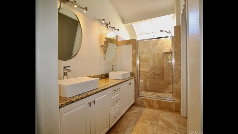 Dual vanities - 617 Via Presa St