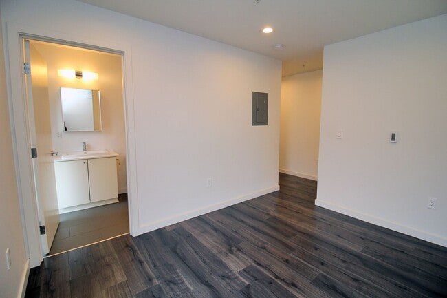 Building Photo - 1480 N Jarrett St