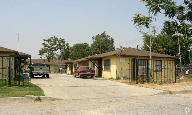 Primary Photo - 670 E Santa Fe St