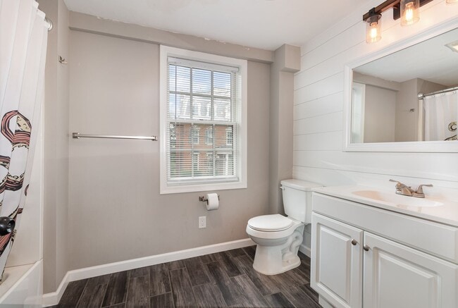 Building Photo - 4 Bedroom home in historic downtown Carlisle, PA!