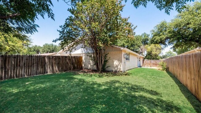 Building Photo - 2321 Norway Dr