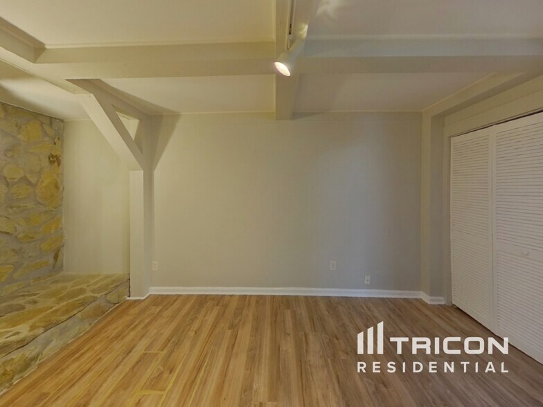 Building Photo - 6401 81st Ave