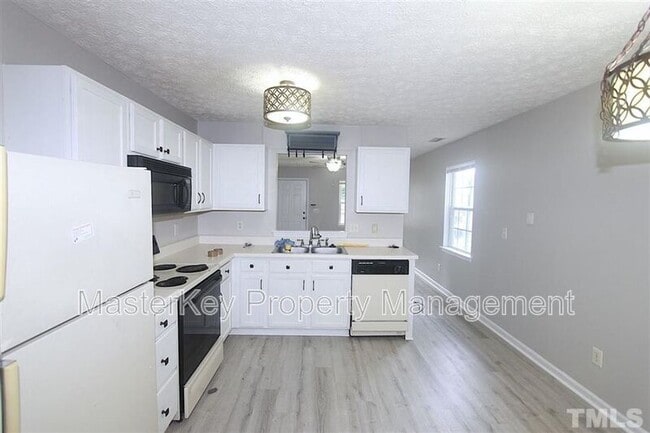 Building Photo - 2204 Springhill Ave
