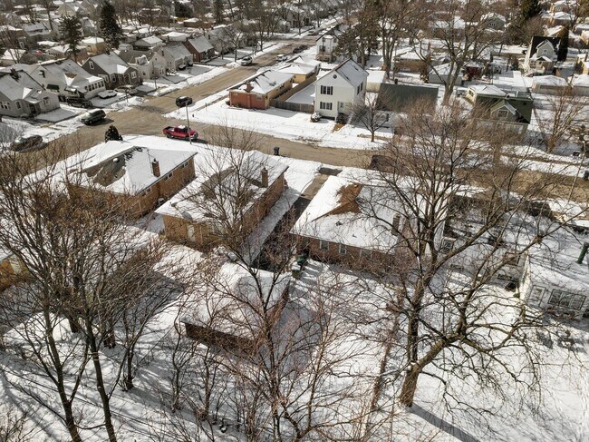 Building Photo - 8837 S Talman Ave