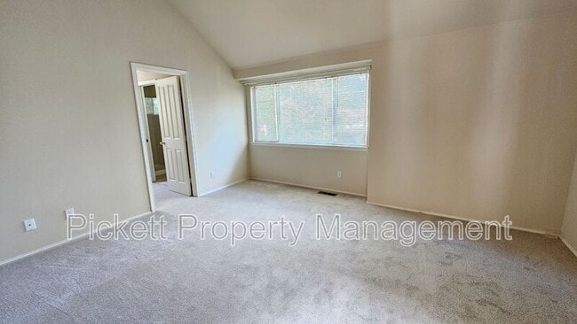 Building Photo - 6453 Grand Pine Loop NE