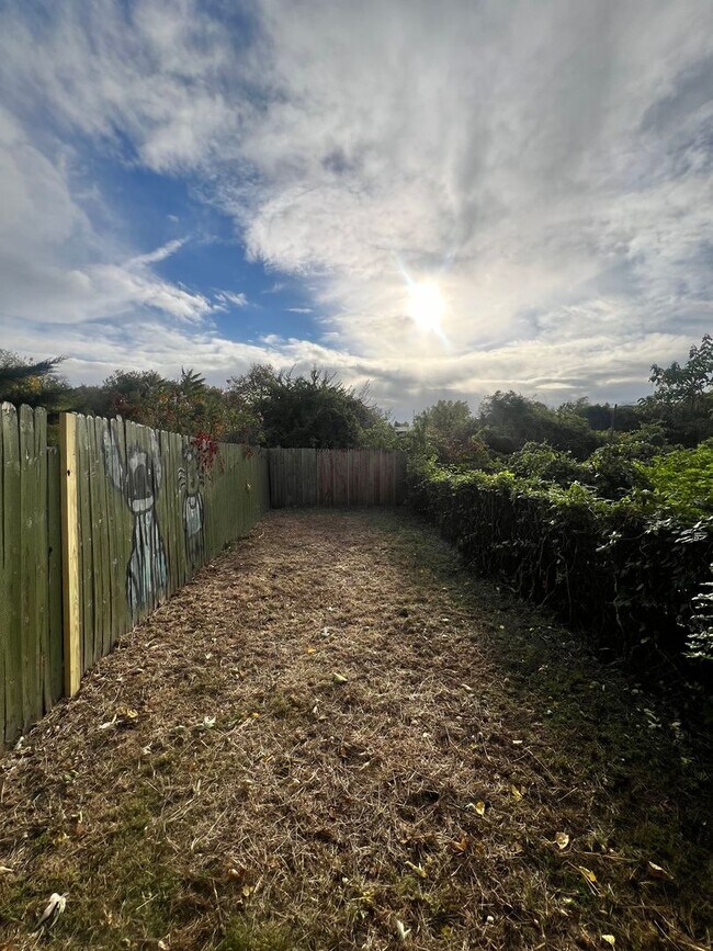 Building Photo - 22 1/2 Seward Ave