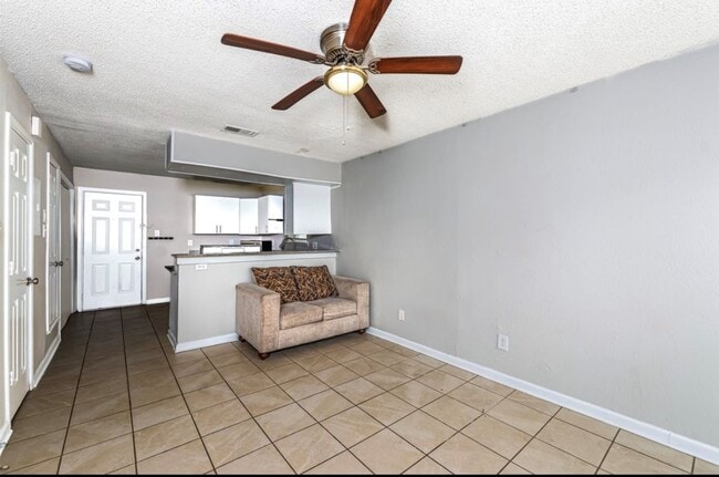 Building Photo - 4927 Miller Ave