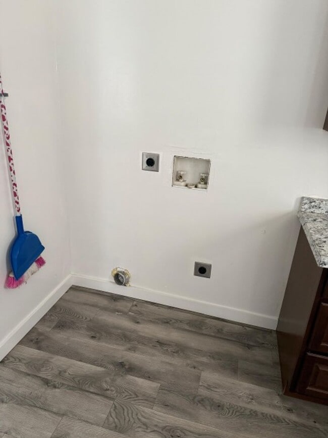 Building Photo - Beautiful 3 bedroom