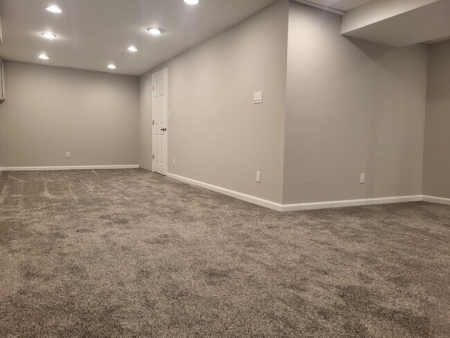 Building Photo - 11447 Lynhurst Dr