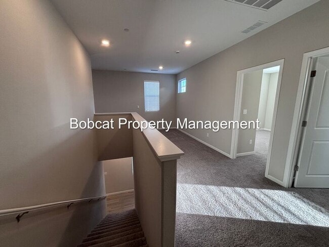 Building Photo - 860 Furlong Dr