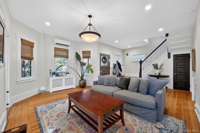 Building Photo - 121 Morris Ave