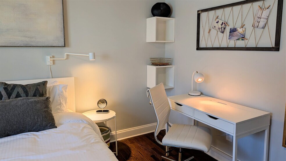 Building Photo - 831 Parkway Dr