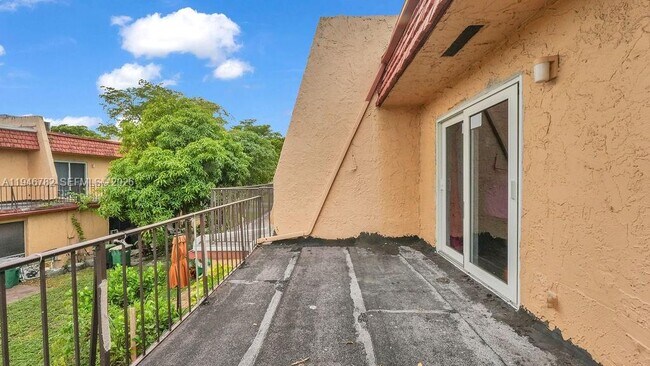 Building Photo - 6 Spinning Wheel Ln