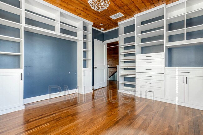 Building Photo - 2003 Newning Ave