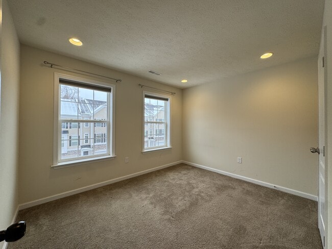 Building Photo - 3339 Sun Ct