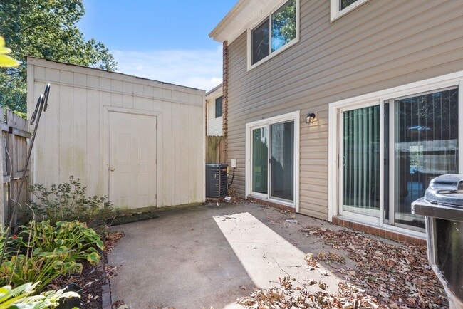 Building Photo - Virginia Beach Townhome