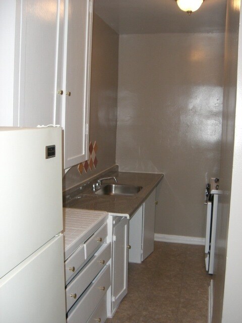Building Photo - STUDIO $1495 LOS FELIZ HARDWOODS EXPOSED B...