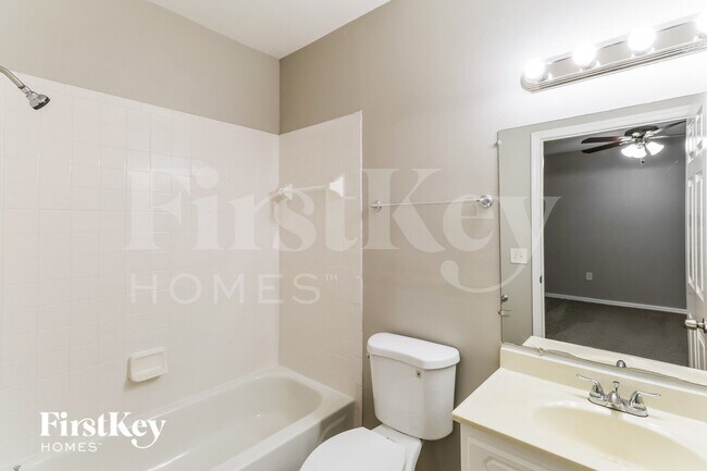 Building Photo - 1164 Schumann Dr