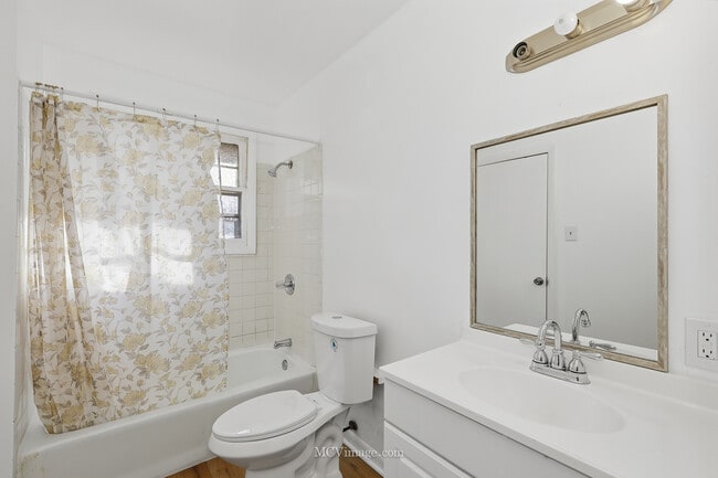 Building Photo - 3317 Birchwood Dr