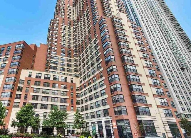 Building Photo - 102 Christopher Columbus Dr