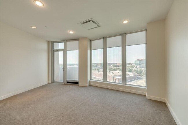Building Photo - 5900 Mosteller Dr